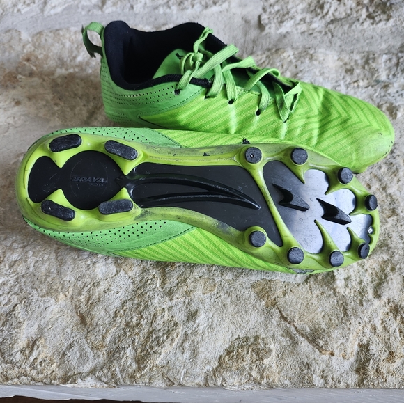 Brava Size 6 Soccer Cleats - Picture 3 of 7